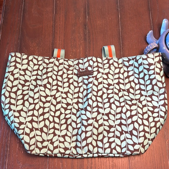 Vera Bradley Handbags - Vera Bradley Large Tote Bag.  Brown background with green leaves.